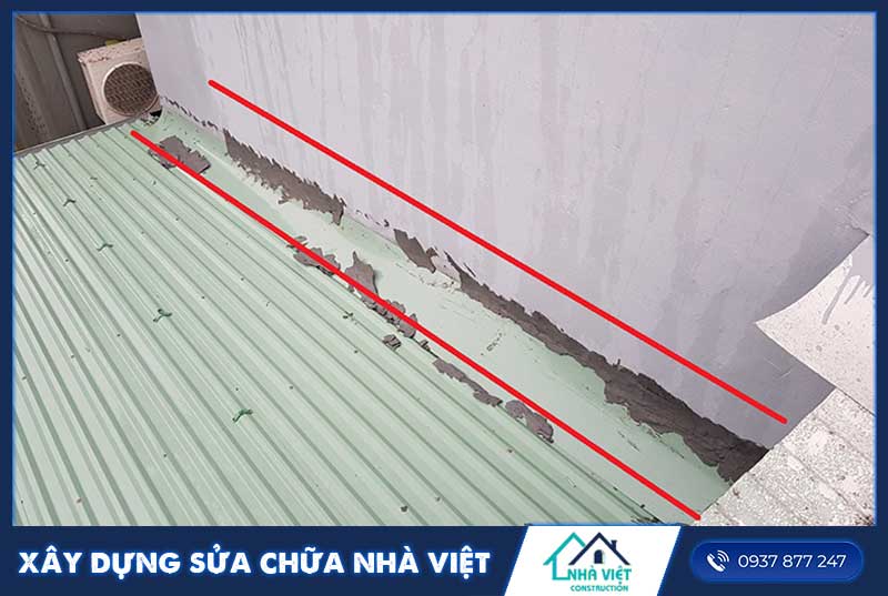 xaydungsuachuanhaviet.vn-xử lý khe hở giữa mái tôn và tường