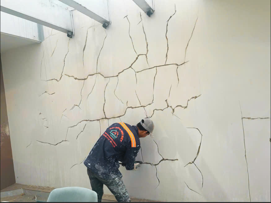 xu-ly-vet-nut-tuong-nha-bang-sika