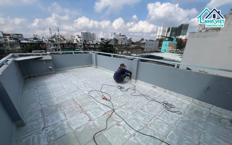 Nguyên nhân phổ biến khiến nhà bị thấm dột, xuống cấp