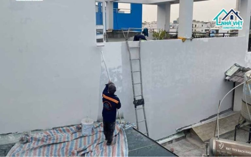 Nếu không được thợ chống thấm tại quận Gò Vấp xử lý sớm, tình trạng này có thể ảnh hưởng trực tiếp đến kết cấu và môi trường sống trong nhà.