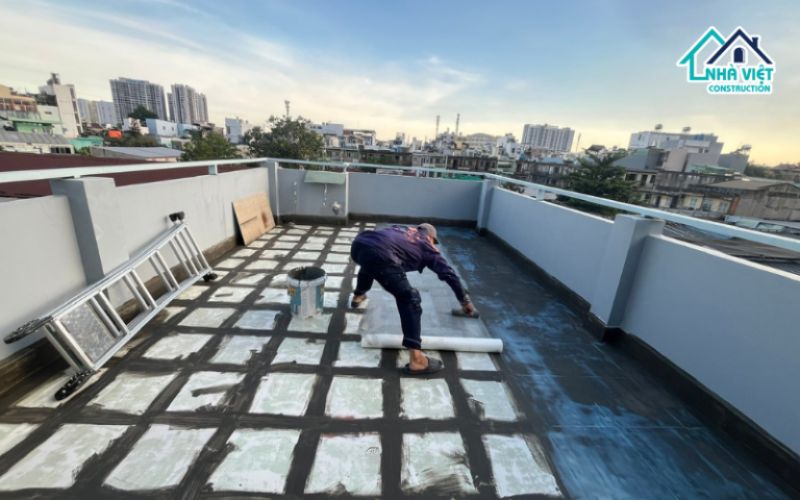 Chống thấm sân thượng không cần đục gạch bằng keo chống thấm gạch men