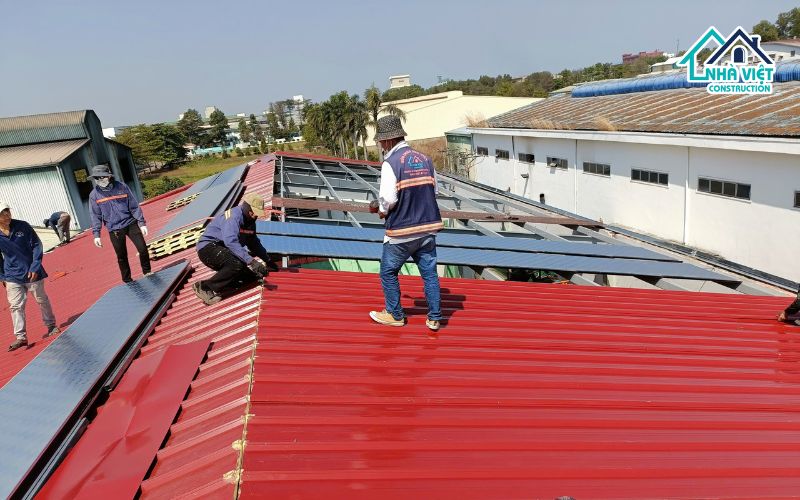 Báo giá thi công tôn xốp trọn gói theo m2 mới nhất 2026